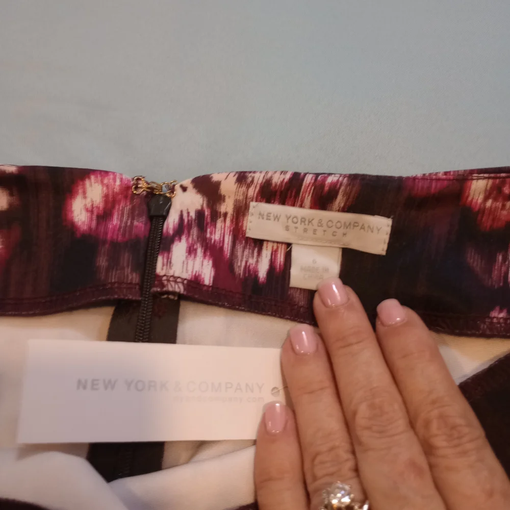 2 Skirts New York & Company Pink and Black Floral Skirs. NWT - Picture 4 of 13